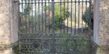 Iron Gate Restoration - Quakers Walk