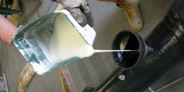 Pouring resin into the sign post